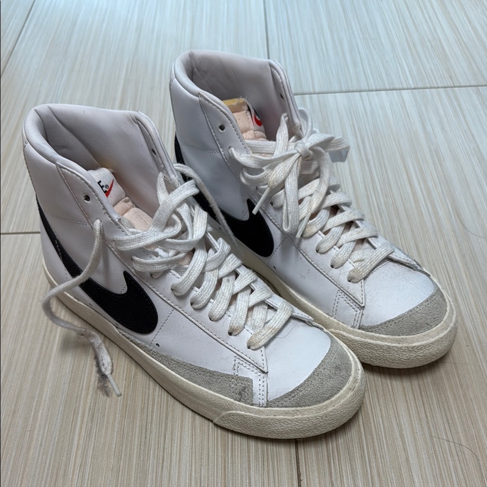 Nike Blazer Mid '77